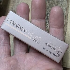 Manna Kadar Beauty Diamond Dust Roll On Shimmer Pixie 2.5g